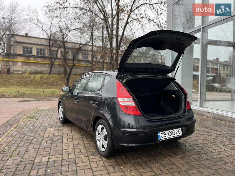 Хэтчбек Hyundai i30 2010 в Чернигове