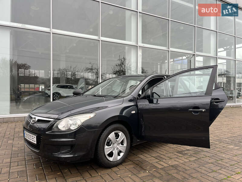 Хэтчбек Hyundai i30 2010 в Чернигове