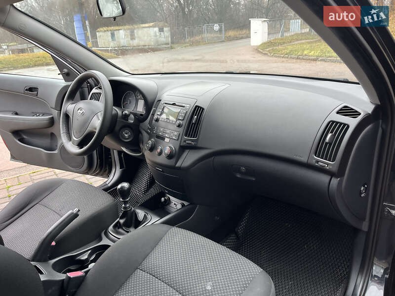 Хэтчбек Hyundai i30 2010 в Чернигове