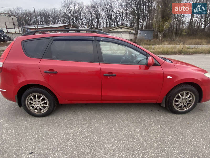 Универсал Hyundai i30 2009 в Чернигове