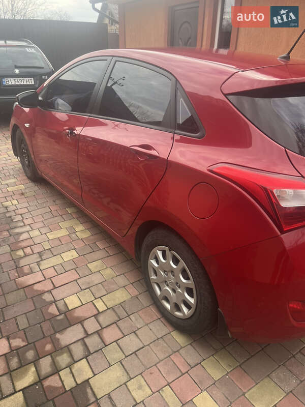 Хэтчбек Hyundai i30 2013 в Царичанке