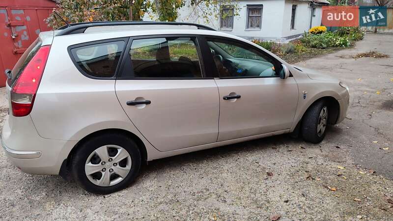 Универсал Hyundai i30 2010 в Днепре