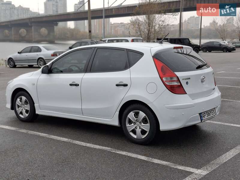 Хэтчбек Hyundai i30 2011 в Киеве