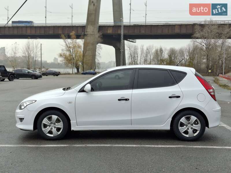 Хэтчбек Hyundai i30 2011 в Киеве