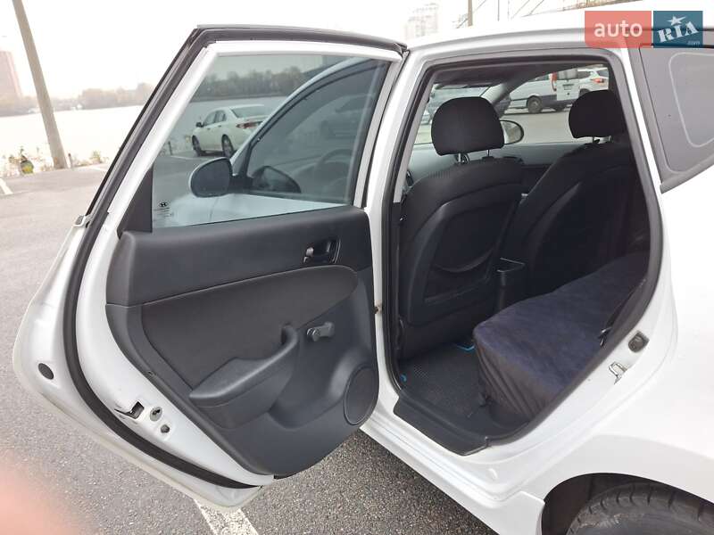 Хэтчбек Hyundai i30 2011 в Киеве