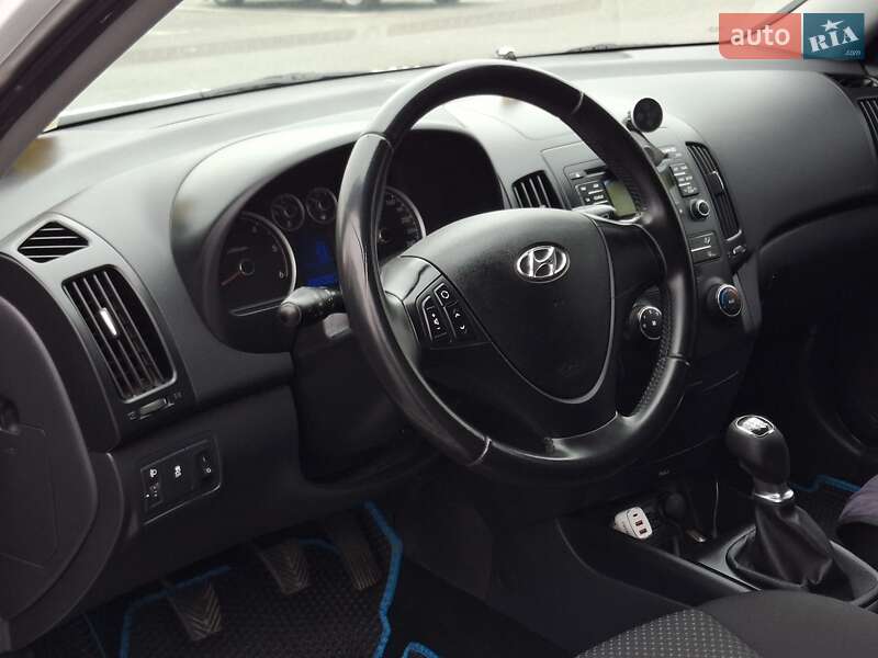 Хэтчбек Hyundai i30 2011 в Киеве