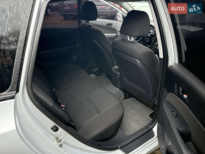 Универсал Hyundai i30 2011 в Луцке фото 30 Универсал Hyundai i30 2011 в Луцке