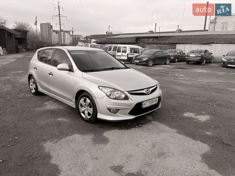 Хэтчбек Hyundai i30 2010 в Ивано-Франковске фото 3 Хэтчбек Hyundai i30 2010 в Ивано-Франковске