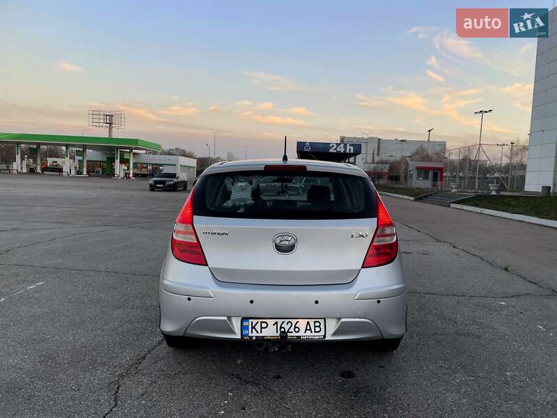 Хэтчбек Hyundai i30 2011 в Запорожье
