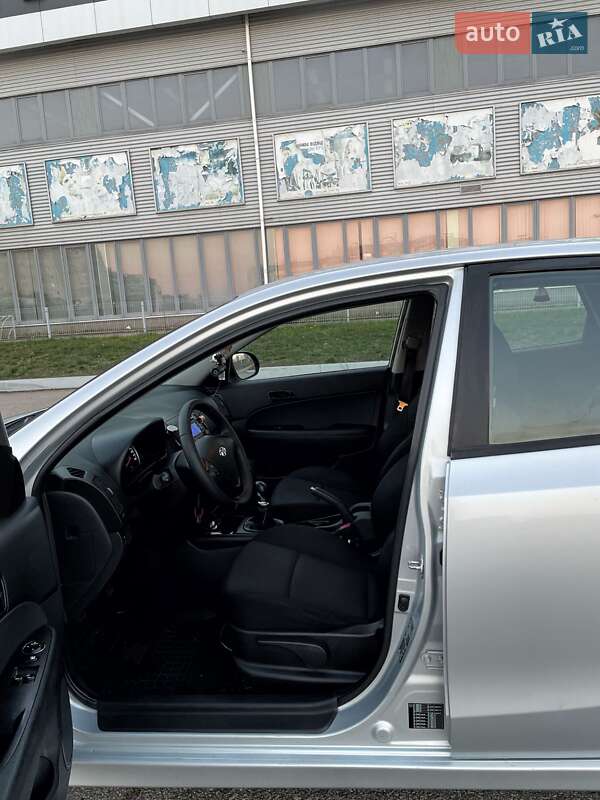 Хэтчбек Hyundai i30 2011 в Запорожье