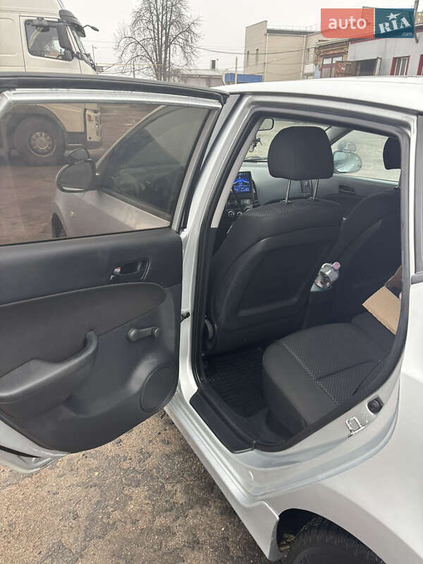 Хетчбек Hyundai i30 2011 в Сумах