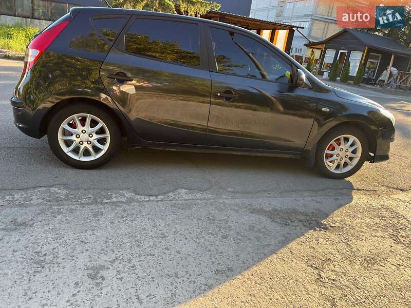 Хетчбек Hyundai i30 2010 в Кривому Розі