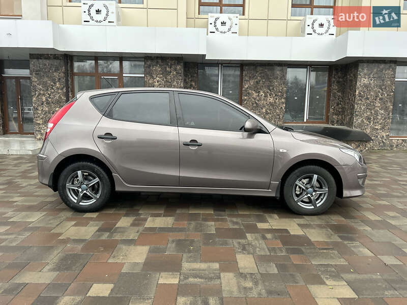 Хэтчбек Hyundai i30 2012 в Черкассах