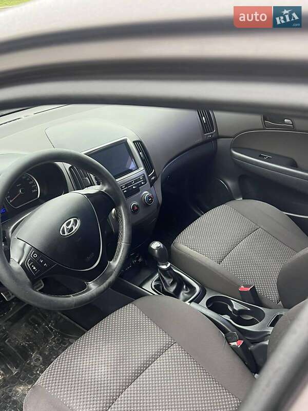 Хэтчбек Hyundai i30 2011 в Белогородке фото 16 Хэтчбек Hyundai i30 2011 в Белогородке