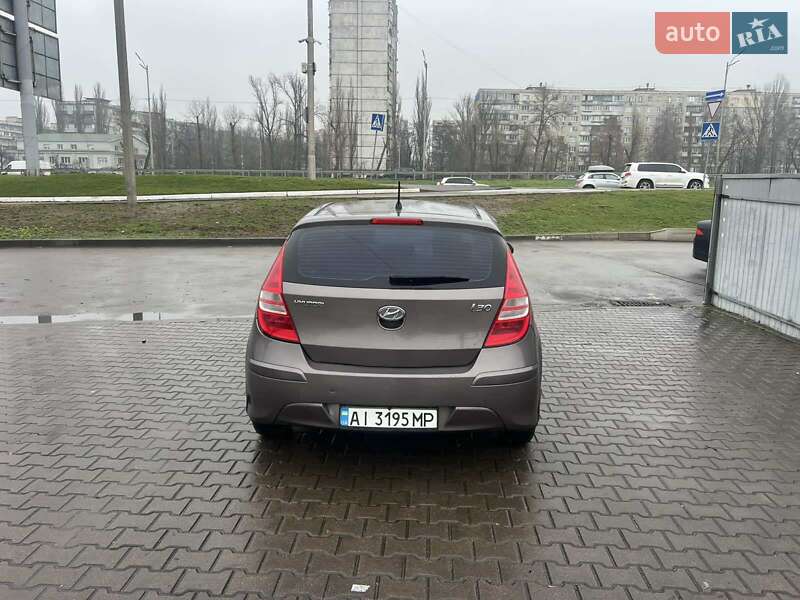 Хэтчбек Hyundai i30 2011 в Белогородке фото 2 Хэтчбек Hyundai i30 2011 в Белогородке