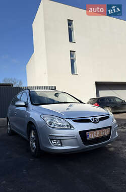 Універсал Hyundai i30 2009 в Сумах