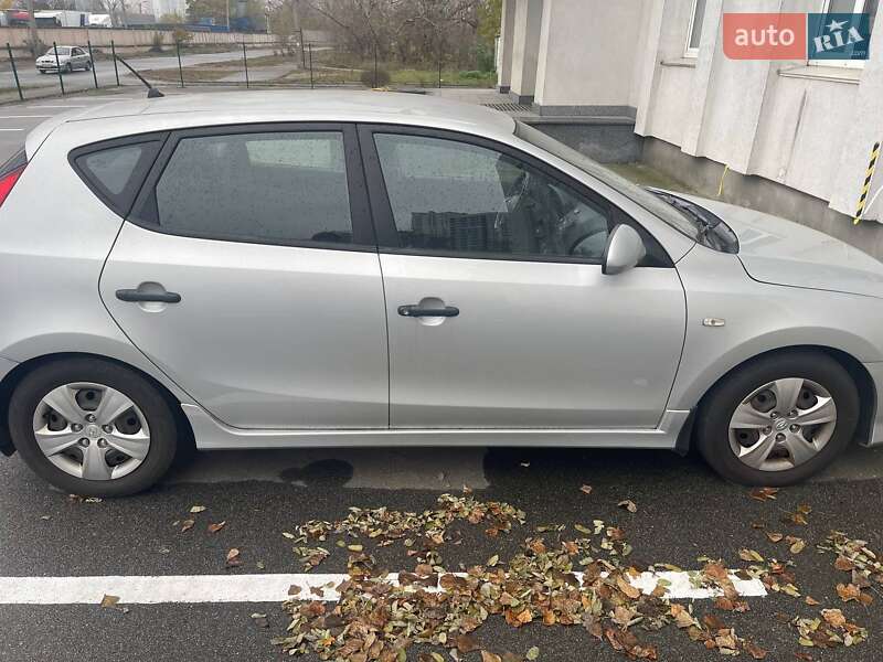 Хэтчбек Hyundai i30 2011 в Киеве