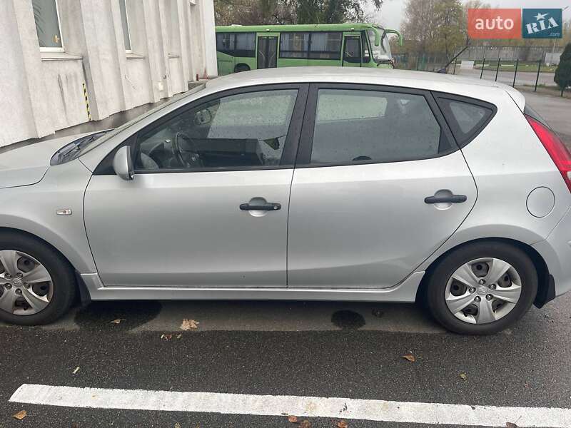 Хэтчбек Hyundai i30 2011 в Киеве