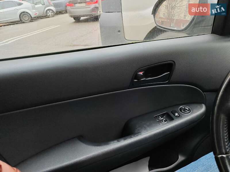 Хэтчбек Hyundai i30 2011 в Киеве