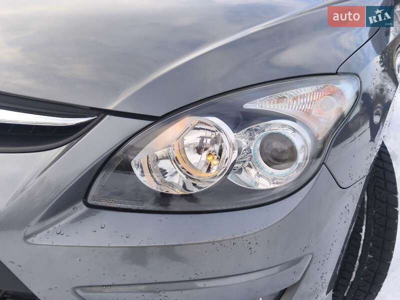 Універсал Hyundai i30 2011 в Жовтих Водах