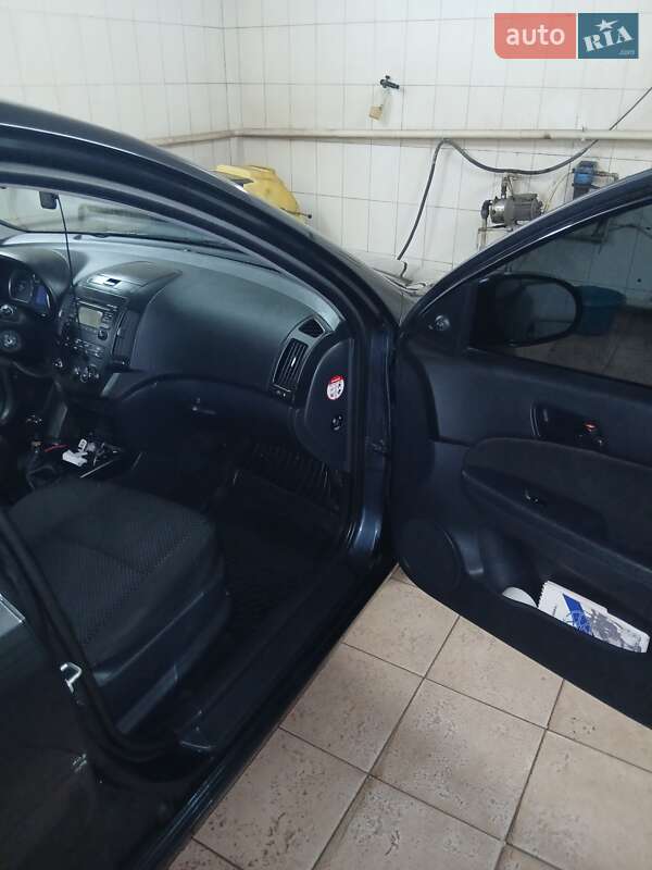 Универсал Hyundai i30 2009 в Чугуеве фото 8 Универсал Hyundai i30 2009 в Чугуеве