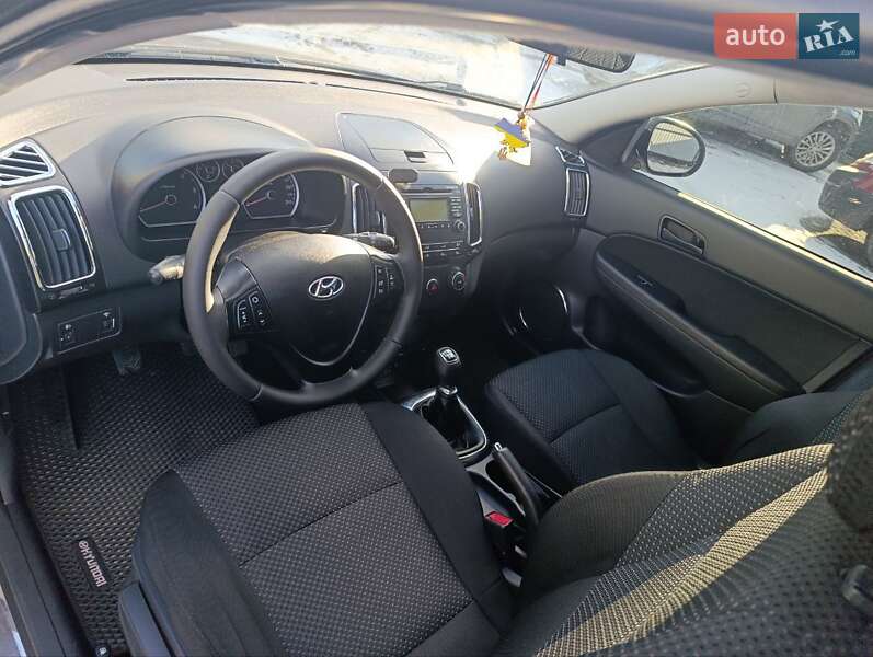 Хэтчбек Hyundai i30 2011 в Самборе