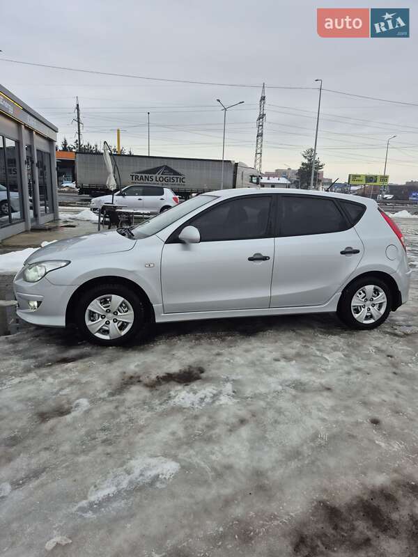 Хэтчбек Hyundai i30 2011 в Мукачево