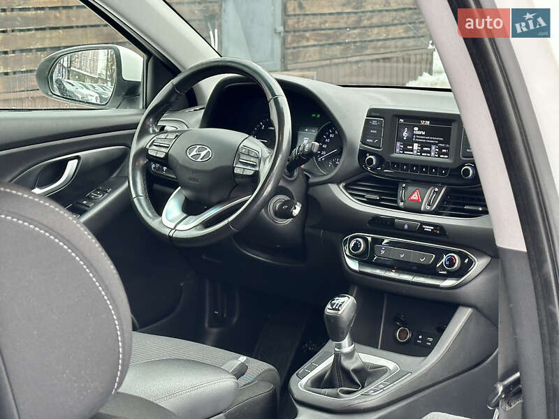 Универсал Hyundai i30 2017 в Киеве фото 11 Универсал Hyundai i30 2017 в Киеве