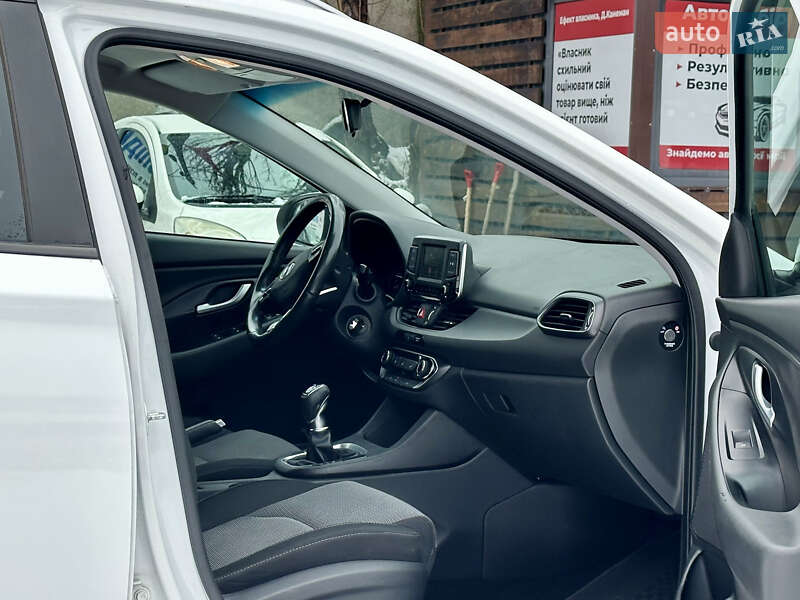 Универсал Hyundai i30 2017 в Киеве фото 14 Универсал Hyundai i30 2017 в Киеве