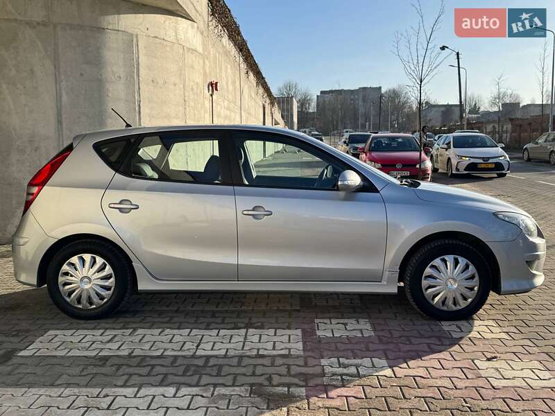 Хэтчбек Hyundai i30 2010 в Львове