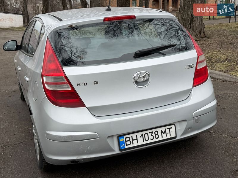Хэтчбек Hyundai i30 2007 в Каменском