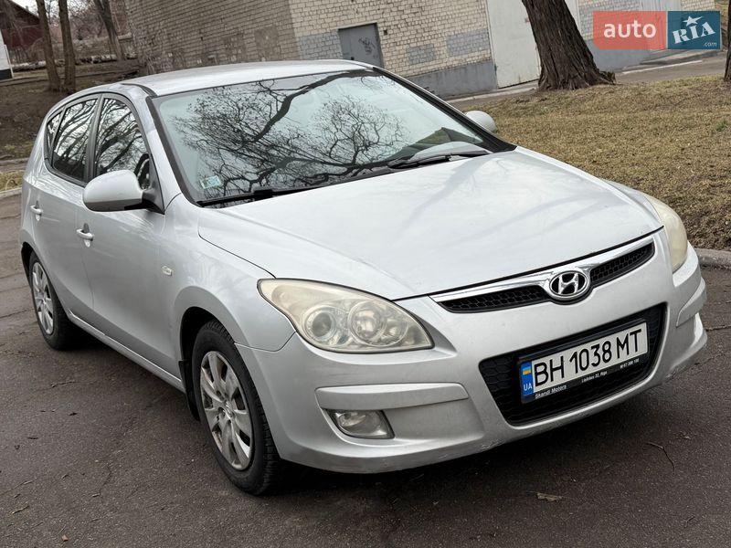 Хэтчбек Hyundai i30 2007 в Каменском