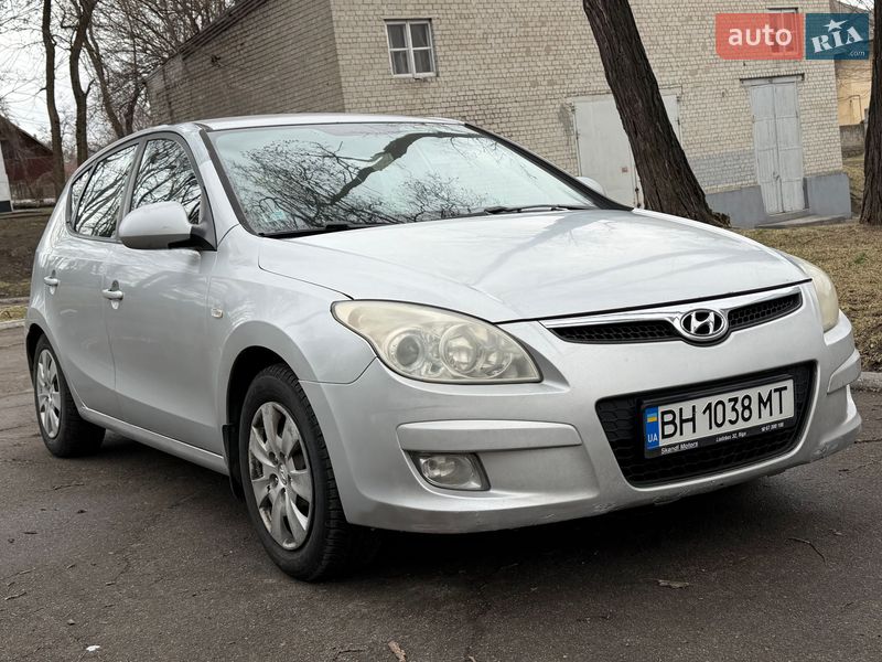 Хэтчбек Hyundai i30 2007 в Каменском