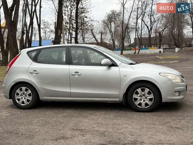 Хэтчбек Hyundai i30 2007 в Каменском