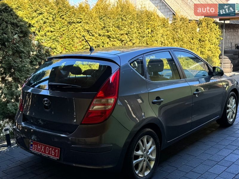 Хэтчбек Hyundai i30 2009 в Дубно