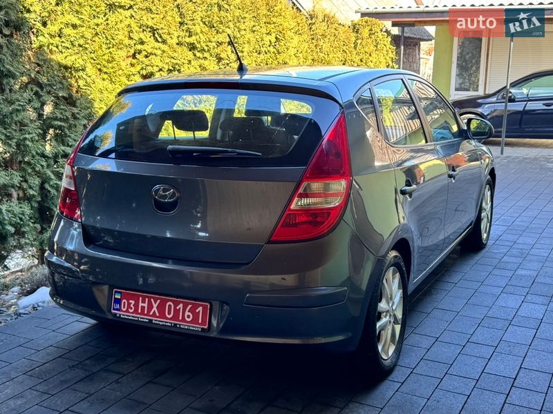 Хэтчбек Hyundai i30 2009 в Дубно