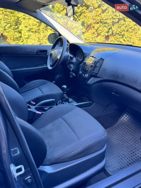 Хэтчбек Hyundai i30 2009 в Дубно