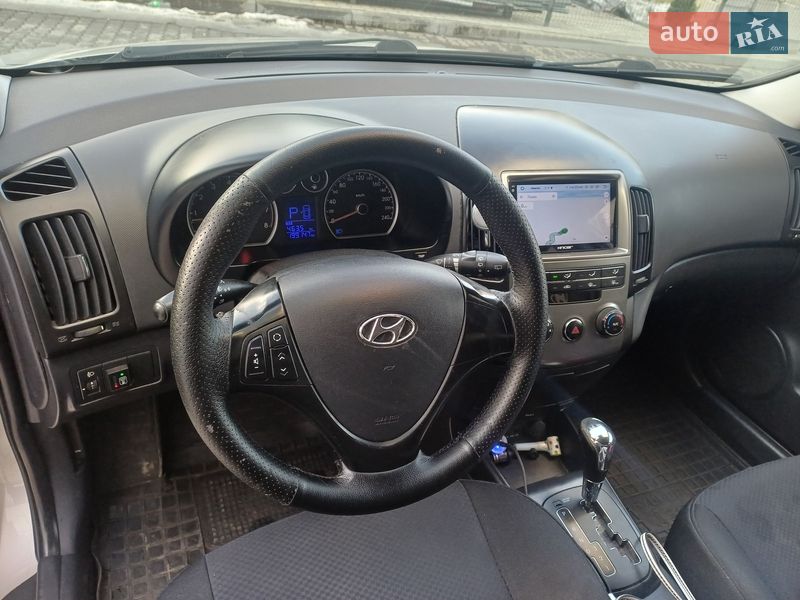 Универсал Hyundai i30 2010 в Бориславе