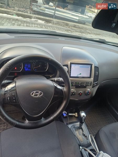 Универсал Hyundai i30 2010 в Бориславе