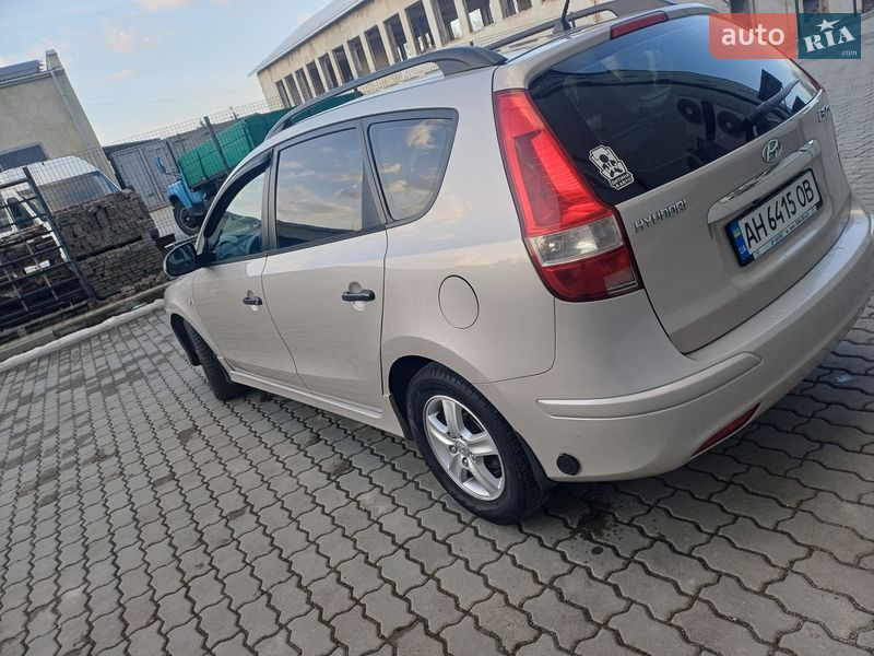 Универсал Hyundai i30 2010 в Бориславе