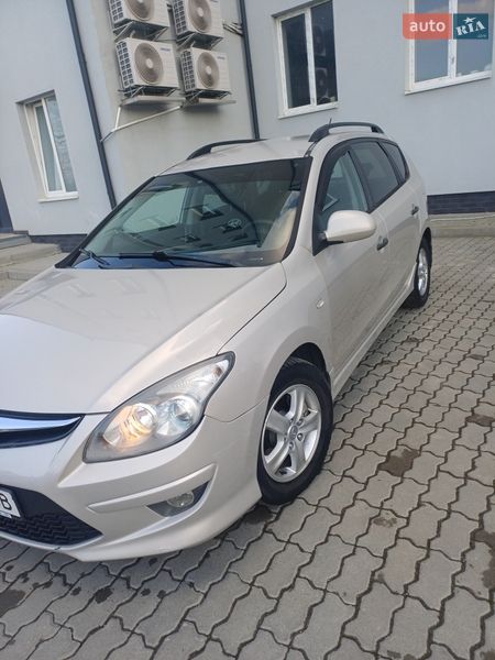 Универсал Hyundai i30 2010 в Бориславе