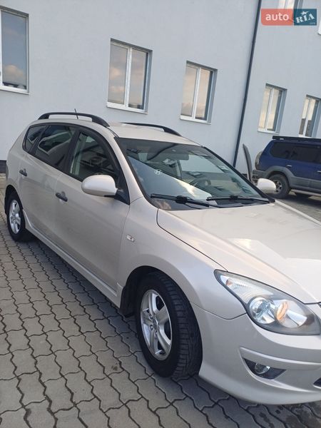 Универсал Hyundai i30 2010 в Бориславе