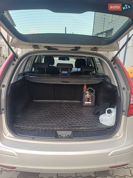 Универсал Hyundai i30 2010 в Бориславе