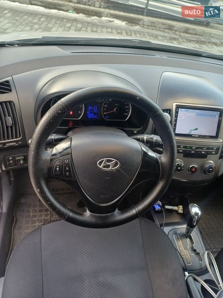 Универсал Hyundai i30 2010 в Бориславе