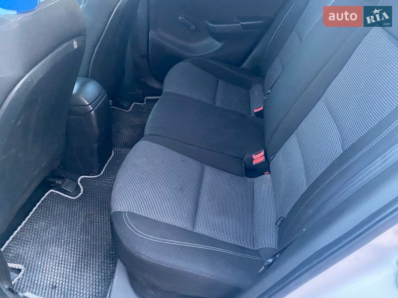 Универсал Hyundai i30 2013 в Днепре