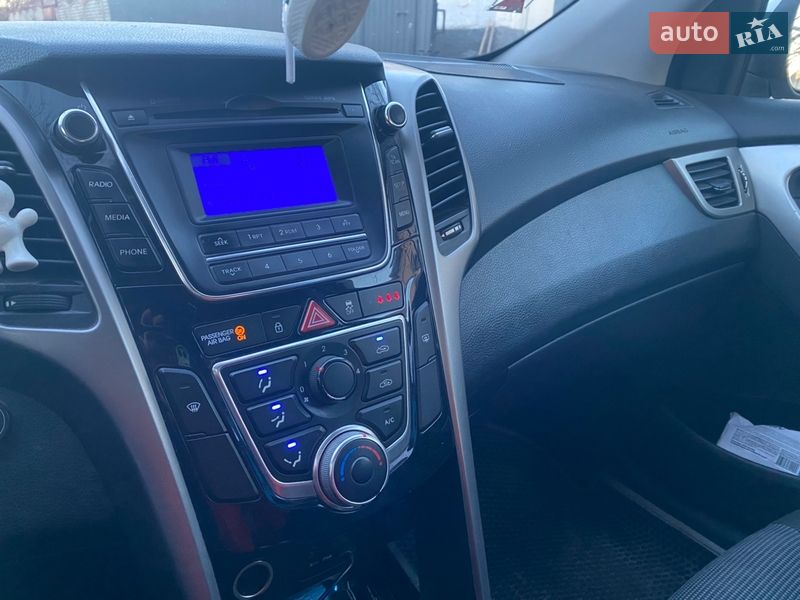 Универсал Hyundai i30 2013 в Днепре