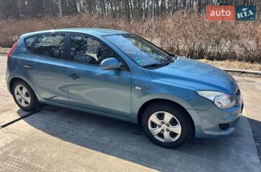 Хэтчбек Hyundai i30 2010 в Луцке