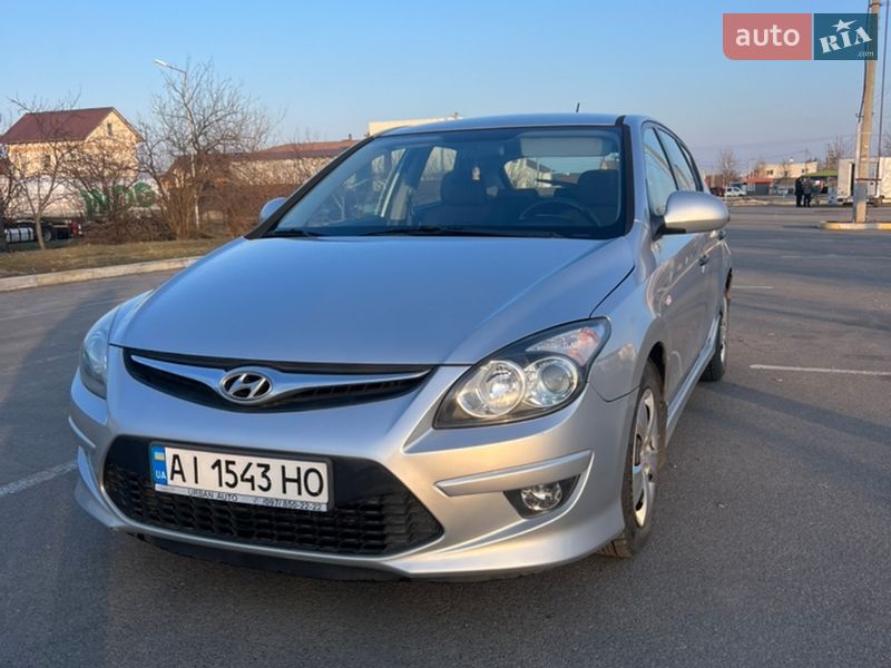 Хэтчбек Hyundai i30 2011 в Буче фото Хэтчбек Hyundai i30 2011 в Буче
