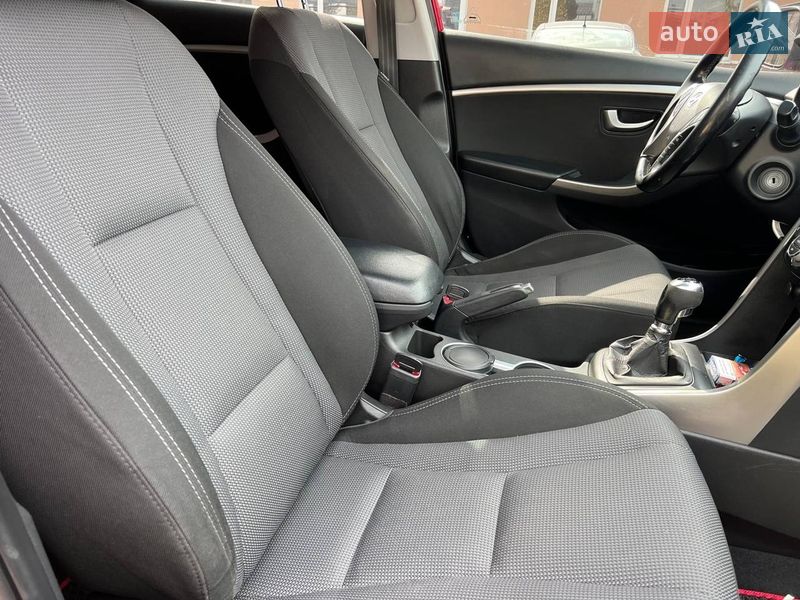 Універсал Hyundai i30 2012 в Дніпрі