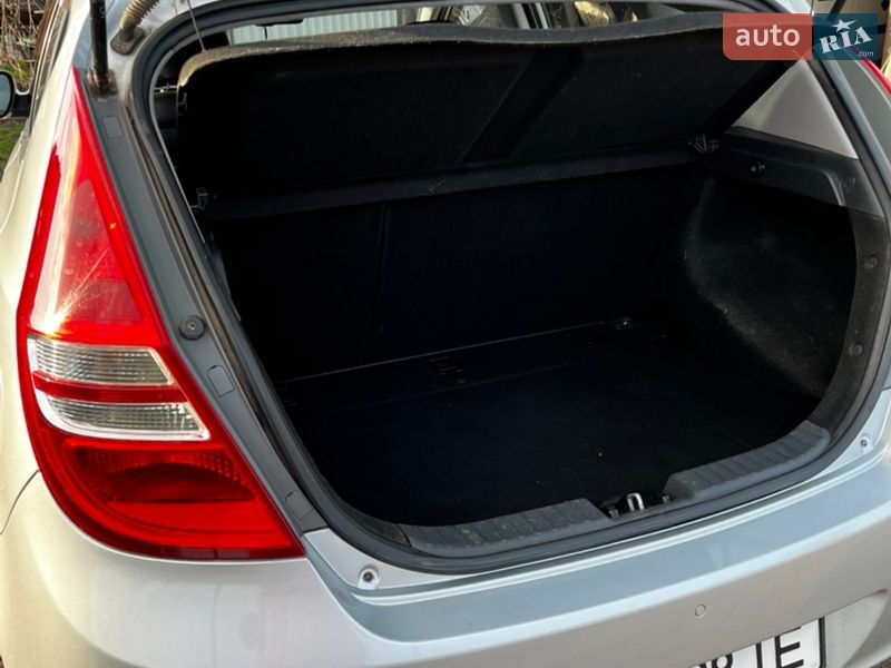 Хэтчбек Hyundai i30 2009 в Миргороде